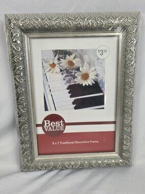 NIP 5x7 Silver Vintage Picture Frame